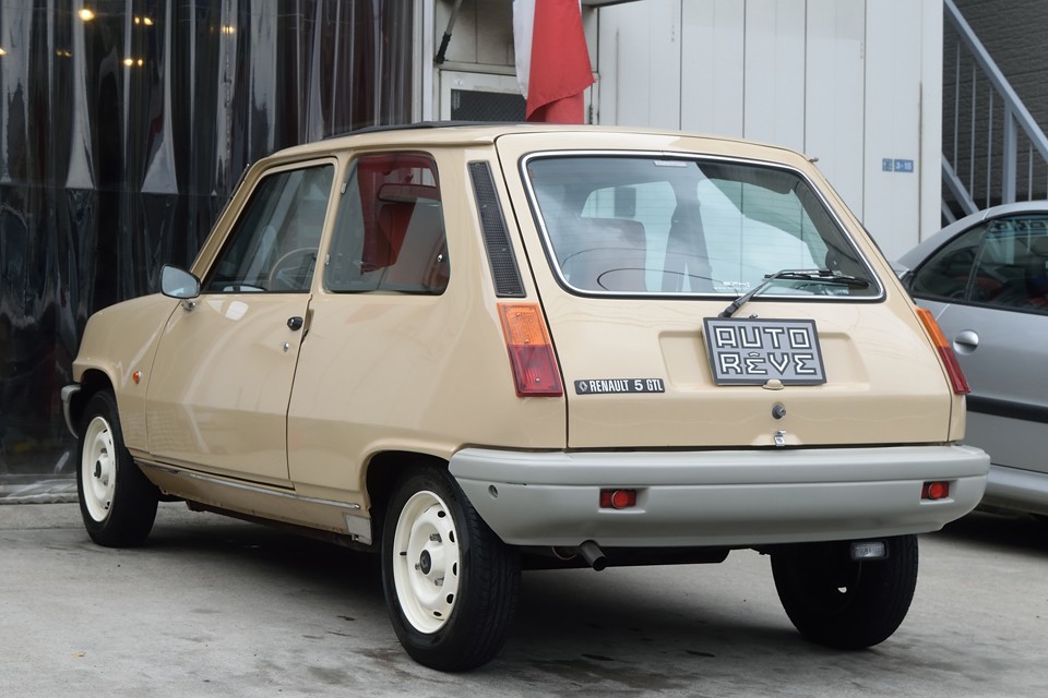 ご覧の通り、内外装仕上げ済みのチョ～美車！いい感じ〜！