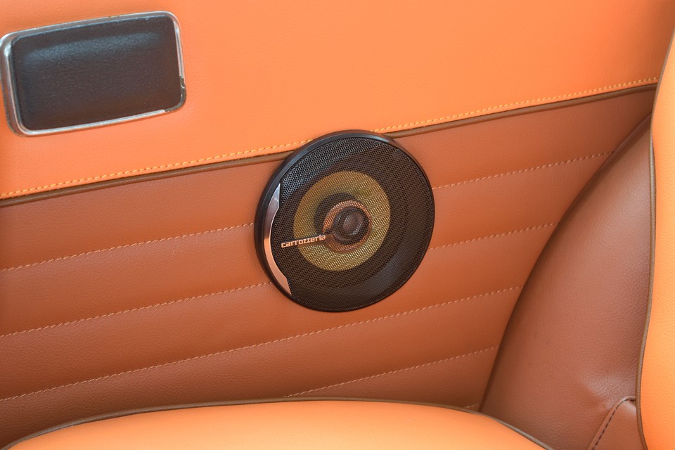 そんでもってスピーカーもカロ製！やっぱりドライブに良い音楽は欠かせないのです！