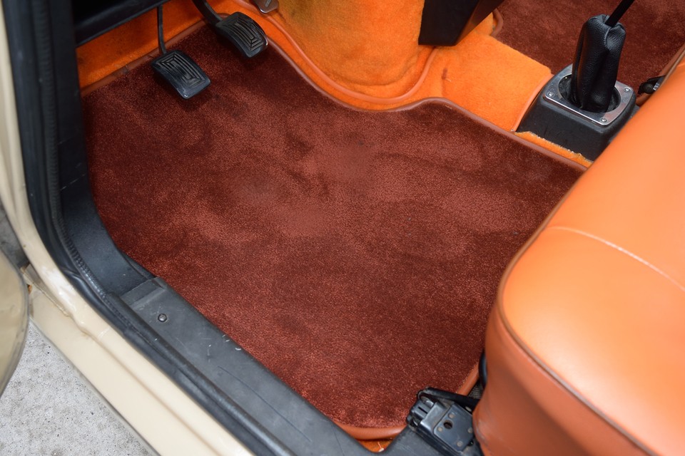 ん～、マットがカステラの下の紙に見えてきた…歯で、こう、シィ〜ってやりたくなっちゃう〜！（笑）