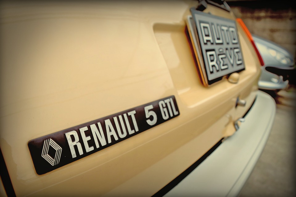 これだけ躾が出来てれば飼うのも、いや、買うのもそれほど難しくないかと・・・。