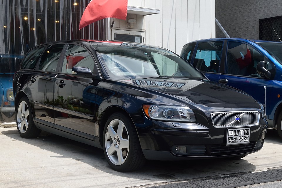 2005（平成17）年式ボルボV50 T-5！丁度いいサイズの快適ワゴン！T-5ならではのハイパワーは走りも楽しい～！