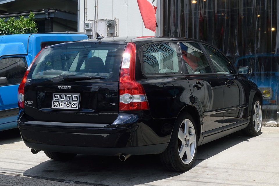 買取車につきお買い得価格でのご提供です！車検も平成28年6月までありますので初期費用もお安くお乗りいただけます！
気になるタイベルも4.1万km時に交換歴ありなので安心ですね。