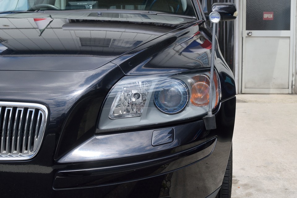 ヘッドライトはくもりも無くクリア～！純正HID装備なので、とっても明るく、夜間の運転も安心！これもひとつの安全装備と言えるかも・・・。