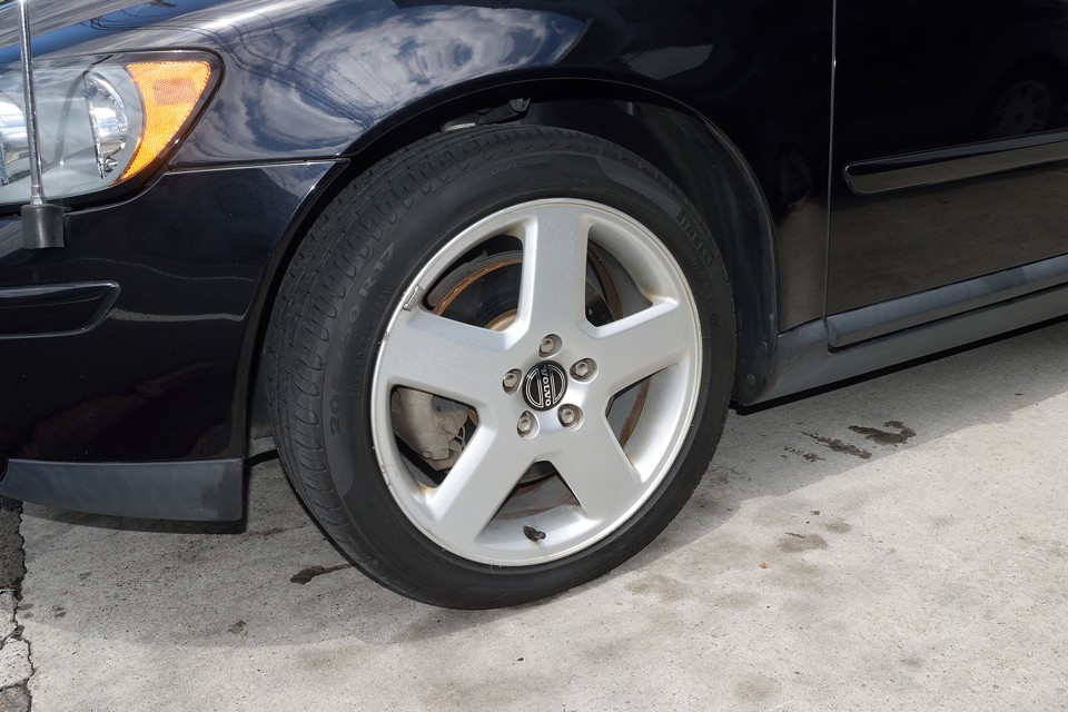 一斉を風靡した850T-5のホイールを踏襲した太い5本スポークの純正アルミホイール！T-5と言えばやはりこのホイールですね！
若干のガリキズはありますが、それほど気にならないと思います。