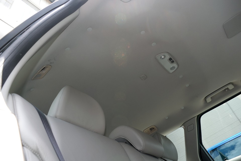 その3：リアシート上部からラゲッジスペースまでの天張りのタレを補修した跡があります。タレは無いので使用上に支障はありません。
以上3点、買い取り車につき、このままで格安でのご提供とさせていただきいました。もちろん補修可能ですので、ご希望ありましたらお申し付けください！