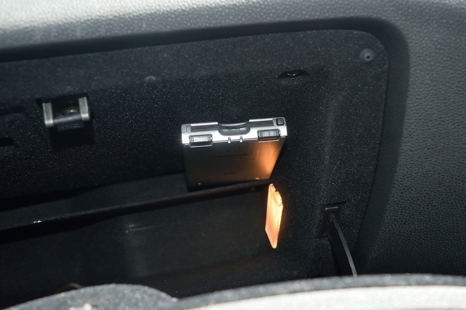 もちろんETCも装備！グローブBOX内に設置なので見た目もスッキリ！セキュリティにも有効！