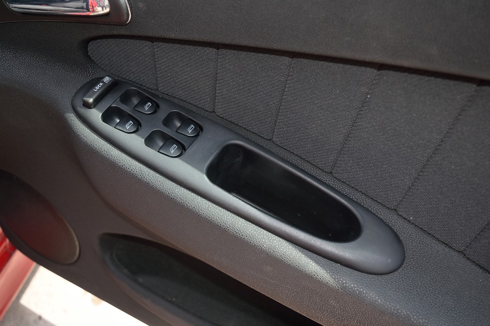 これまたアルファの持病の樹脂部のベタベタも除去済みなので、サラサラ～！