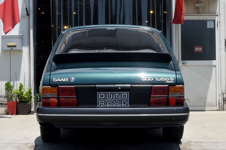 航空機メーカーだけあって、空気の流れをとことんまで計算した形状なんでしょうね。言わば「論理的な美しさ！」ではないかと・・・。