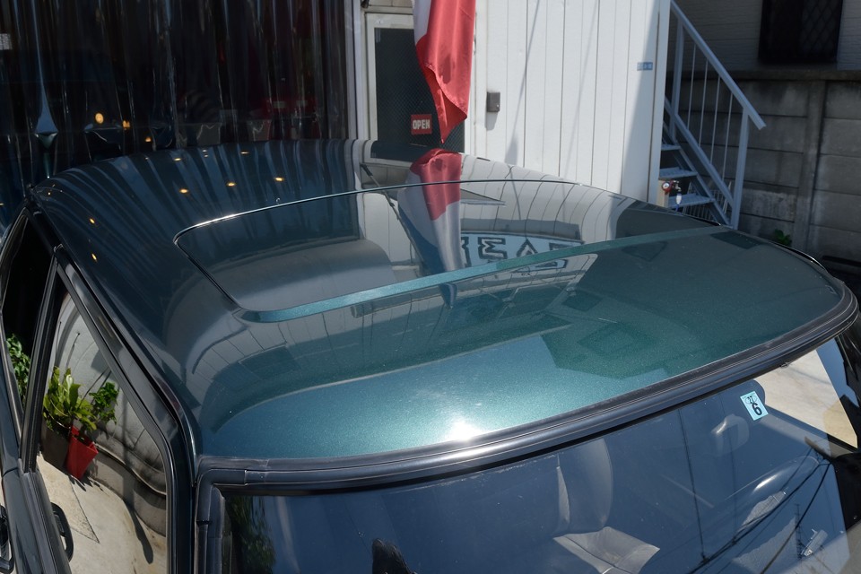 塗装が傷みやすいルーフもご覧の通り！もちろん電動サンルーフも不具合なし！