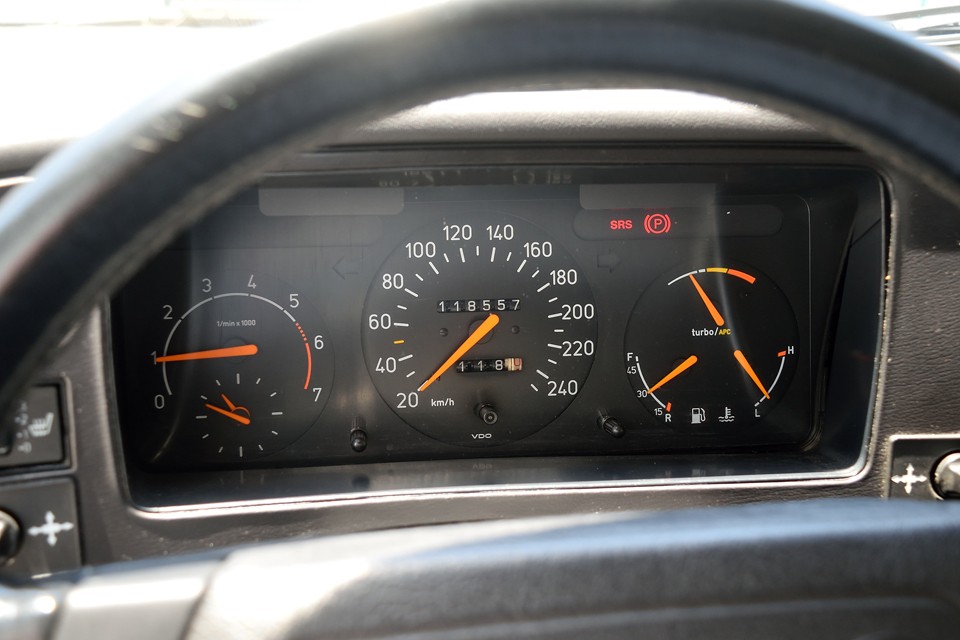 実走行11.9万kmですが、ボディはガッチリ！さすがサーブ！