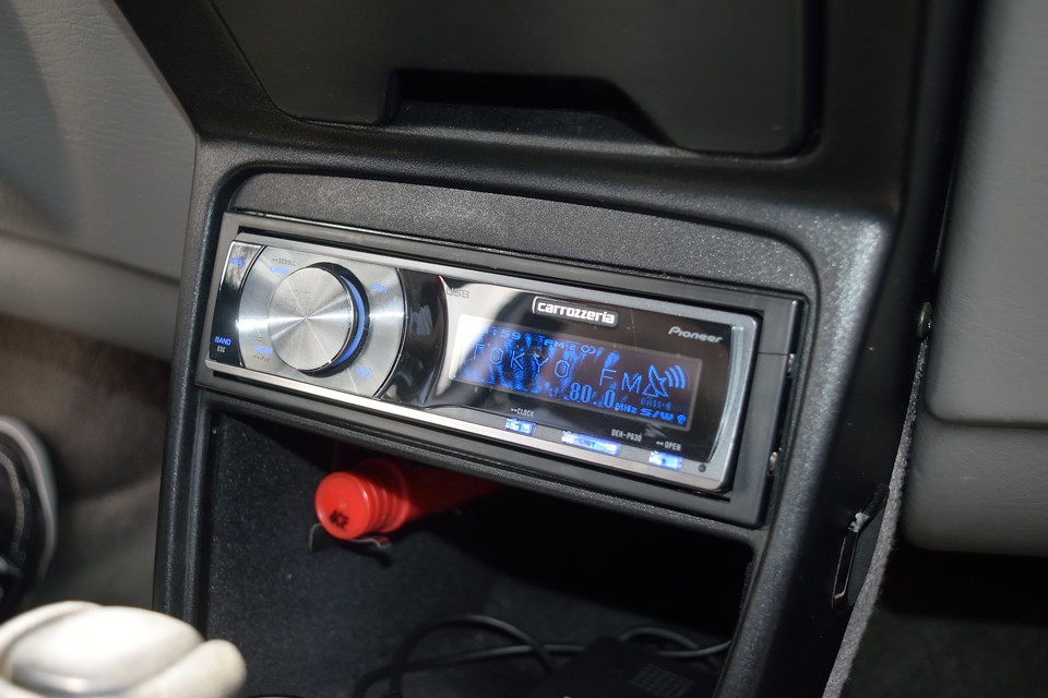 オーディオはカロッツェリアDEH-P630を装備！CDの他にiPod接続も可！