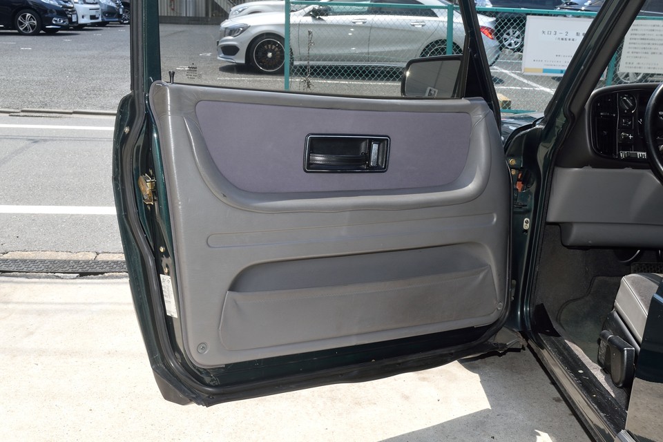 内張りも上質な素材なので、長く使えば使うほど、良い味が出てくる造りだと思います。上品な色合いも良いですねぇ。