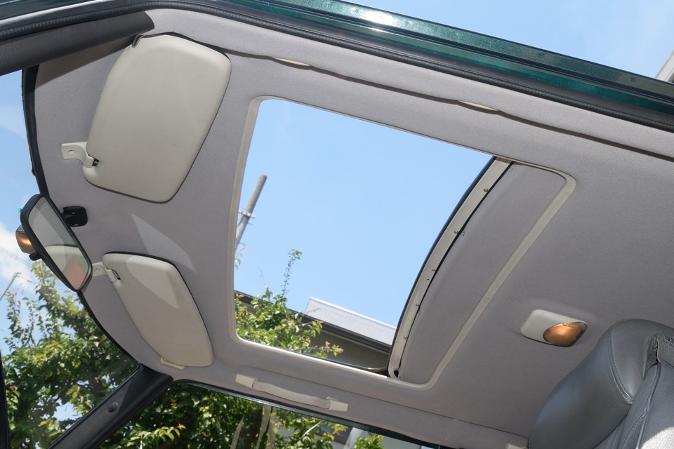 電動サンルーフも不具合なし！サンルーフはやっぱり無いより有った方が良いと思いま～す！