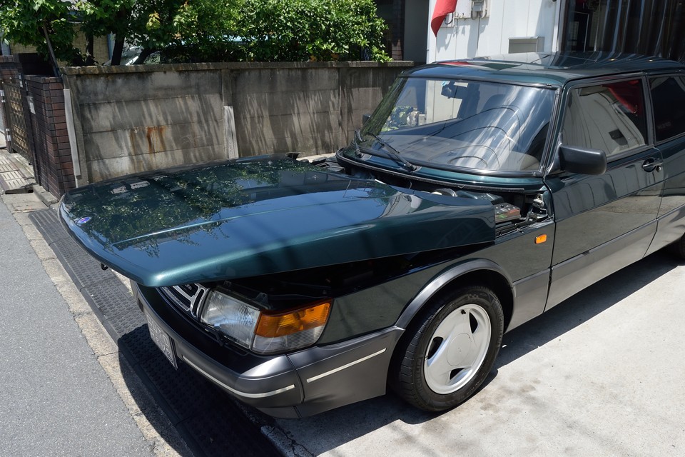 一旦、手前にスライドさせてから・・・。