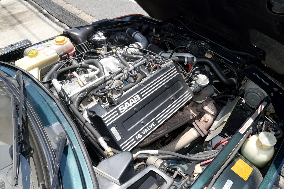 ボディも去る事ながら、エンジンもかなり頑丈な造りです。しかもご覧の通り、状態の良さもお判りいただけるかと・・・。