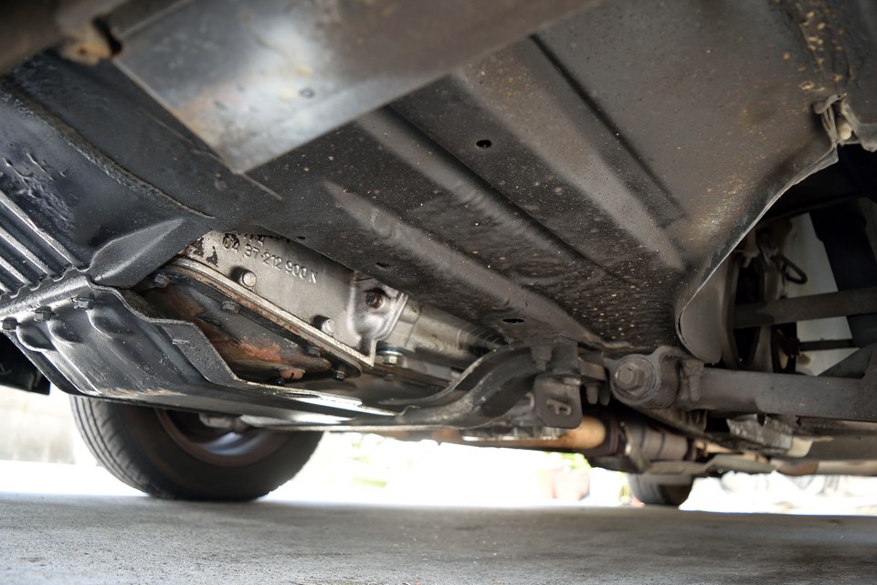 エンジン下面。オイル滲み、漏れが無いのがお判りいただけるかと・・・。