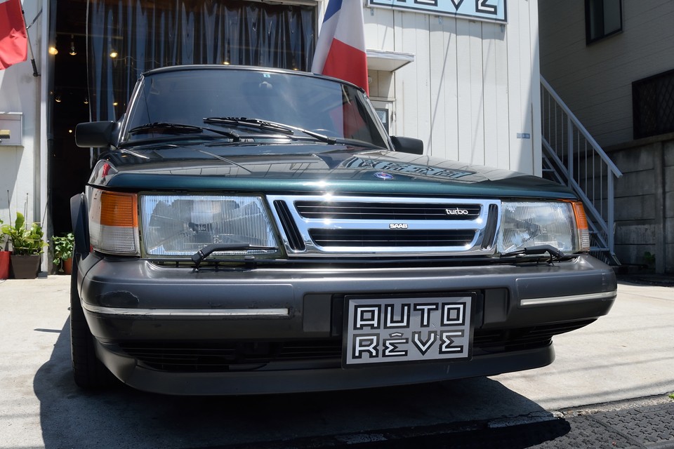 見れば見る程、美しさに気づかされるクルマです。