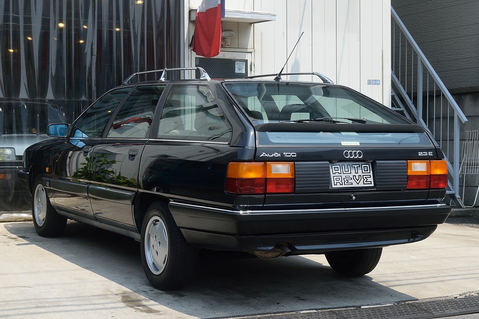 工業製品としての評価は高いドイツ車ですが、この時代は、それに加えて「人にやさしい」デザインも合わせ持っていると思います。