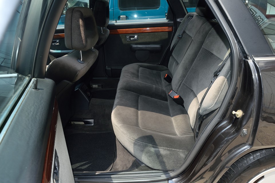 リアシートはほとんど使用感を感じない清潔な状態です。