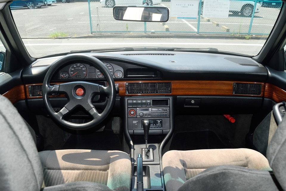 現在のモデルまで踏襲されたデザインなので、それほど大きな印象の違いはありません。