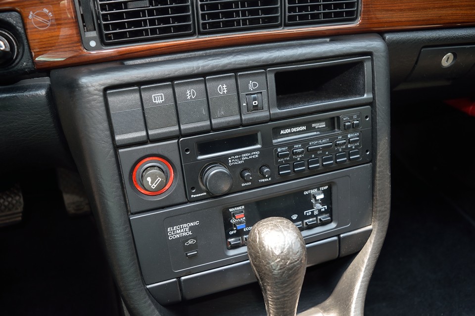 「AUDI DESIGN」と記されたオーディオに、デザインに掛ける想いが集約されているのではないかと・・・。