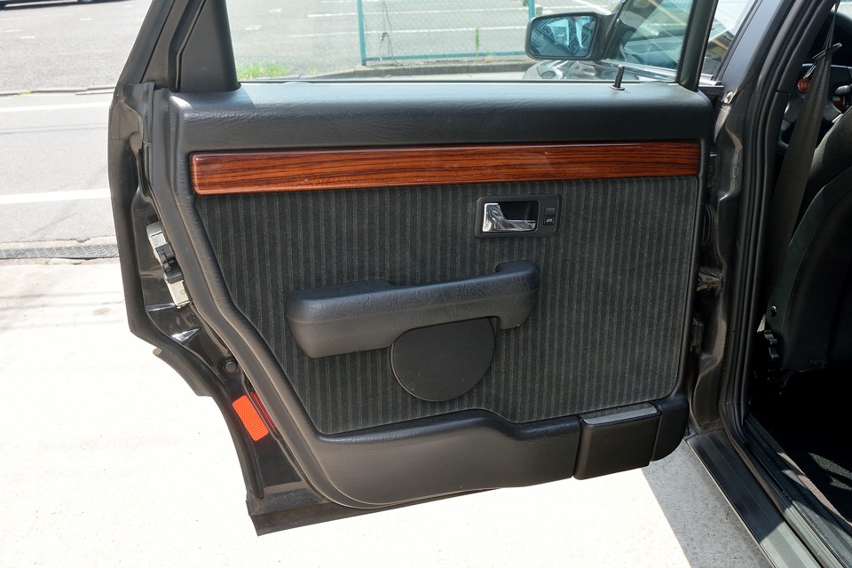 リアもご覧の通り、目立つ汚れ、損傷はありません。