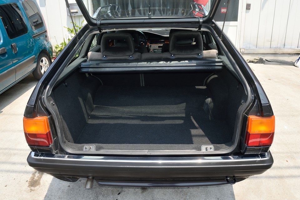 奥の方は手が届かないくらいの広さです。奥行有り過ぎ？！