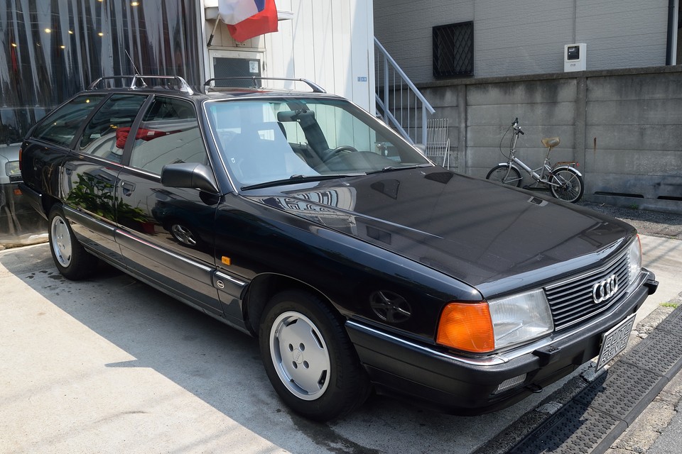 細かく見ると、どうしても劣化を感じさせる部分はありますが、全体的にはご覧の通りの美しさ！