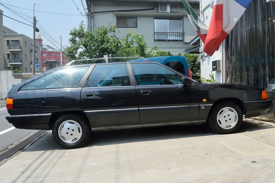 その後のアウディの端正でインテリジェンスなアイデンティティーは、このモデルから始まったと言っても過言ではないかと・・・。