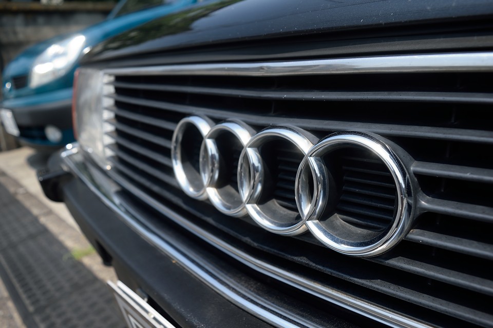 アウディ、DKW、ホルヒ、ヴァンダラーの4つの想いがひとつに集結した様を表すエンブレム。