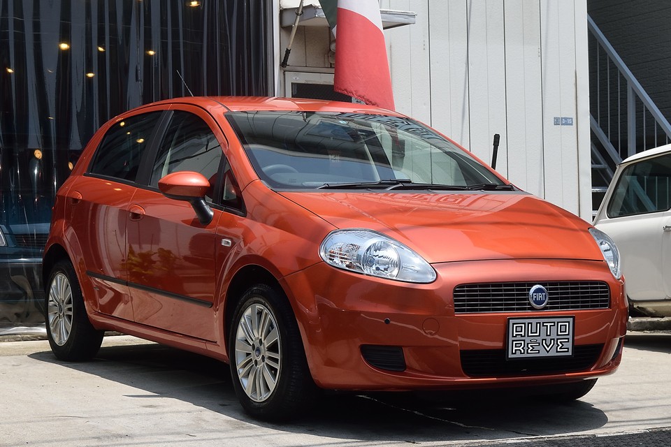 2007年3月、フィアット グランデプント 1.4デュアロジック メガ！まるでオレンジ色のスニーカー！さぁ、出掛けよう！