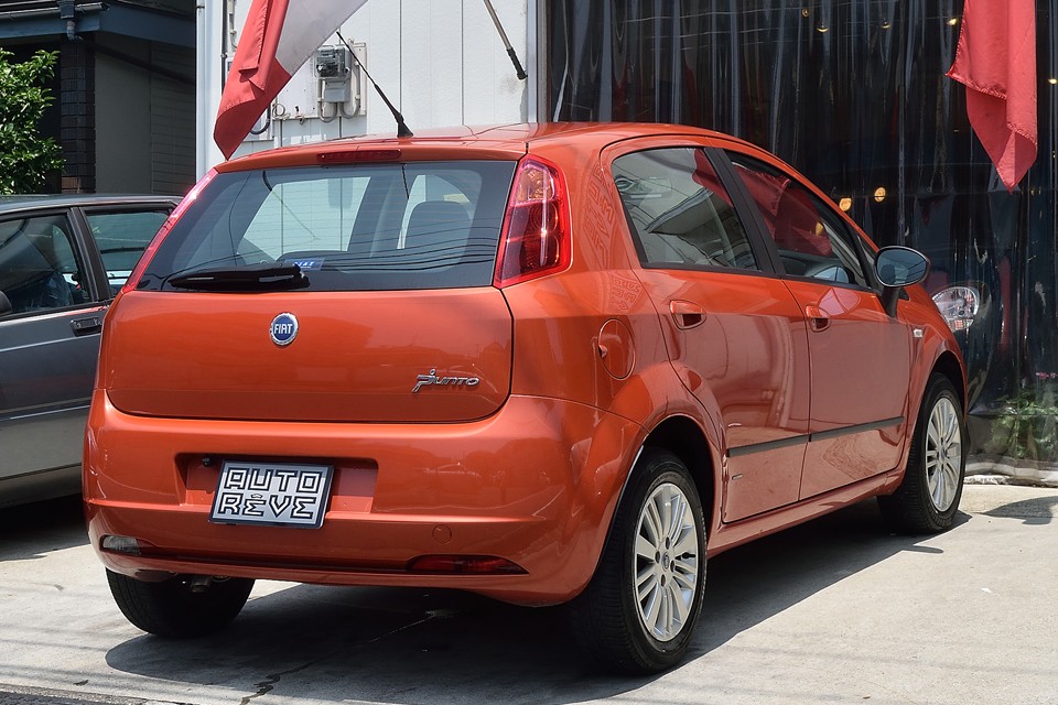 走行少で程度バツグンの美車！内外装ともにオレンジ色の憎いヤツ！（笑）　何か見てるだけで元気出てくるぅ～！