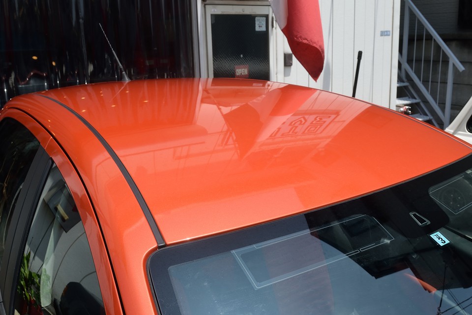 塗装が一番傷みやすいルーフも◎！きれいなオレンジに、色褪せは似合いませんからね。