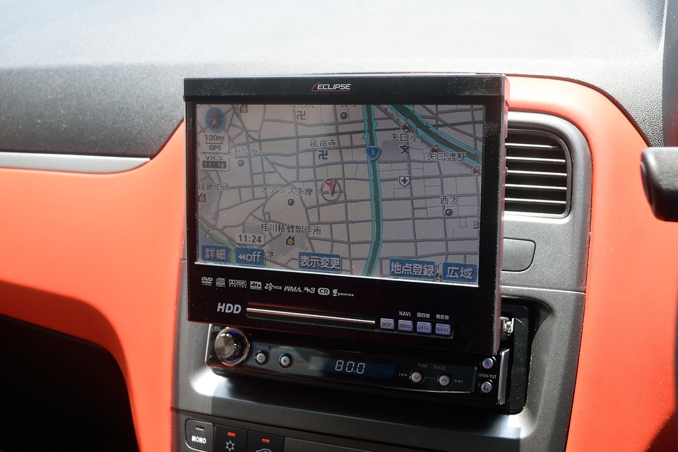 ECLIPSE製のHDDナビを装備！フリップアップ式なので、使わない時は格納してスッキリ！