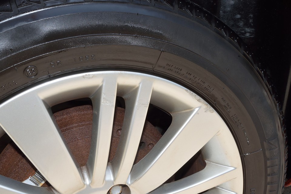 一番目立つガリキズが、コレです。　タッチアップで目立たなくなってますので、許容範囲かと・・・。