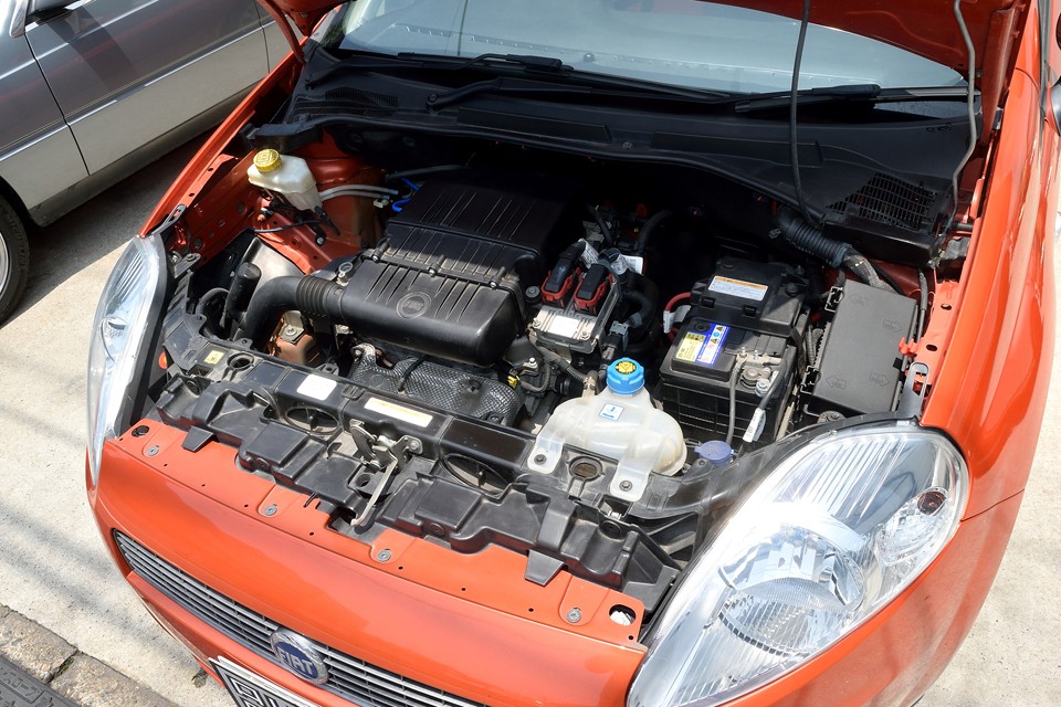 小排気量のエンジンを造らせたら、やっぱりフィアットはうまいですねぇ。気持ち良く回るエンジンはフィアットの伝統です。