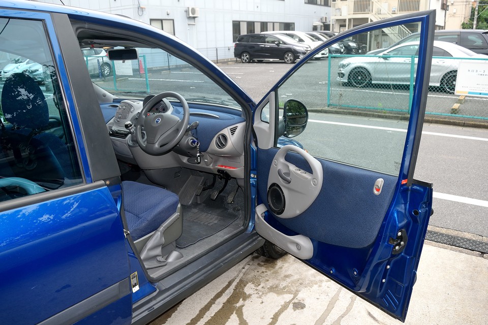 インテリアもチョ～個性的！それではどうぞ～！