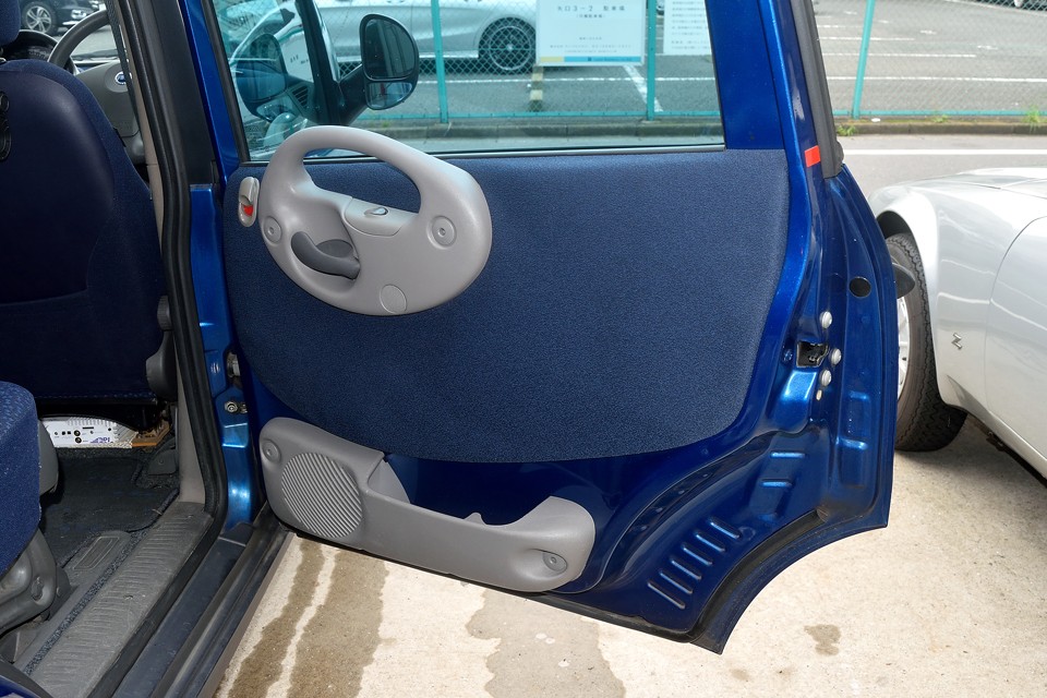 内張りにはご覧の通り、目立つキズ、汚れはありません！