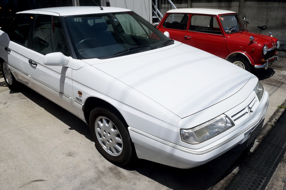 外装は良く見るともちろん小キズはありますが、塗装自体の劣化はそれほどありませんので全体的にはかなり好印象！