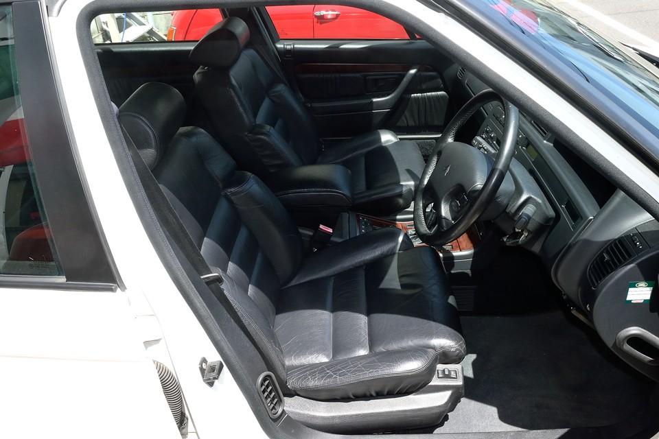 全席柔らかめの本革シート！運転席はさすがに使用感ありますが、ヒビ割れや破れはありません！