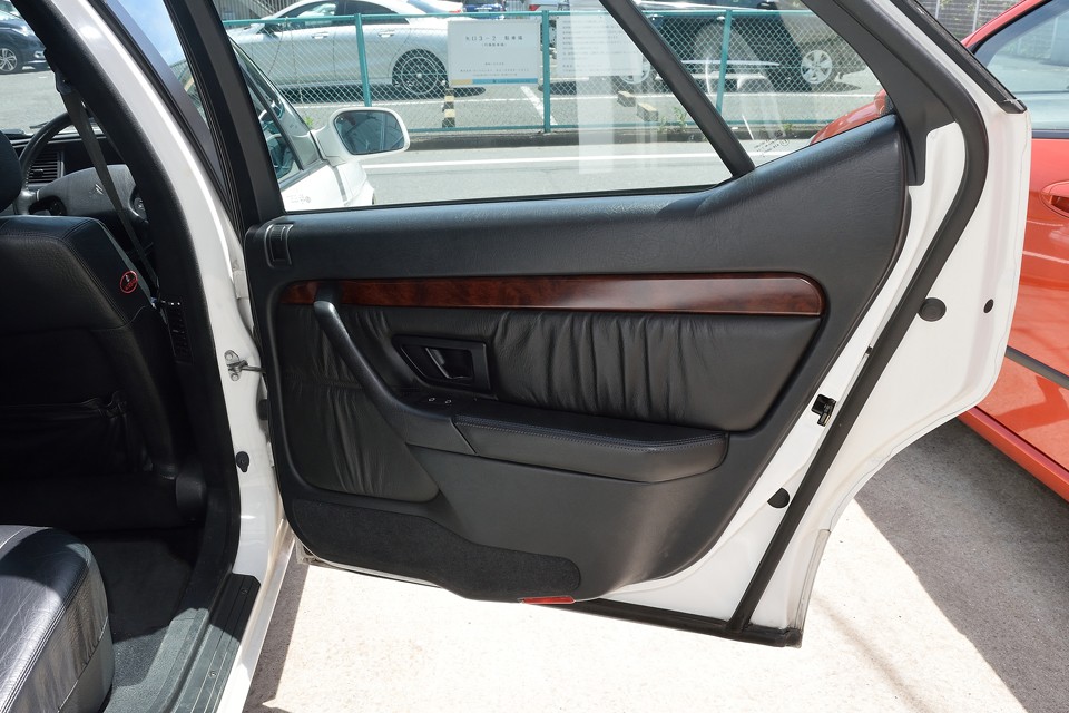 目立つ汚れや、使ってると付いてしまうスイッチ周りの照かりもほとんどありません。