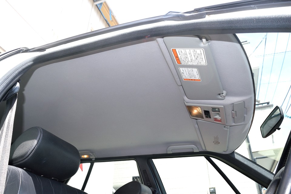 汚れの目立ちやすい白い天張りもご覧の通り！タバコやペットの嫌な臭いも感じません。