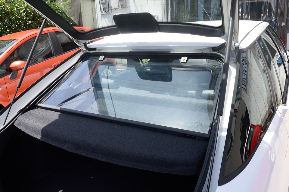 そして室内温度の変化を防ぐため、な、なんと2重ガラス！我が家より充実？！