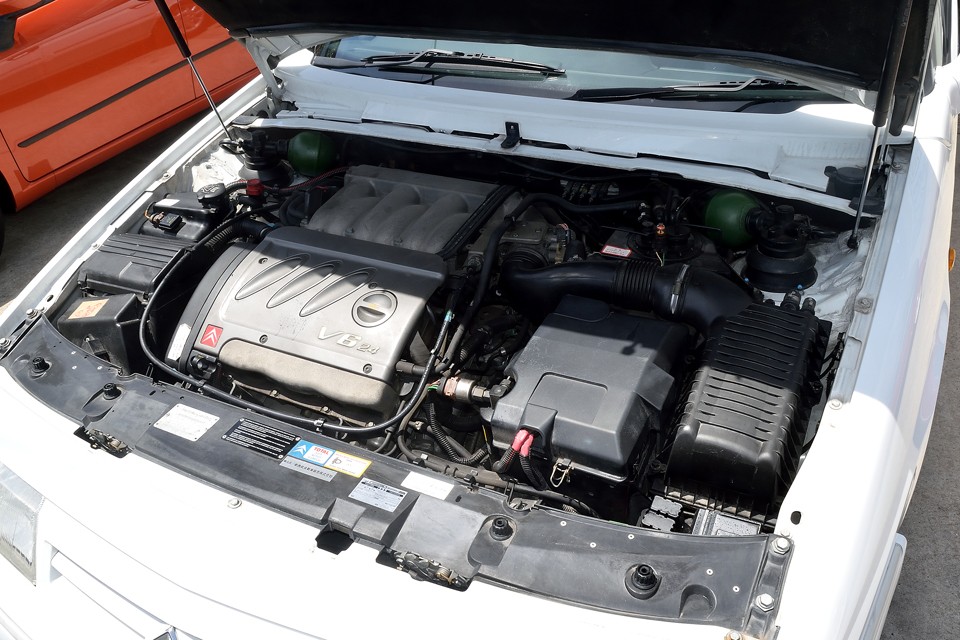 熟成の3.0Ｌ、24Ｖエンジン！中期型のもっさりした感じも良いですが、この24Ｖもメリハリがあって良いですよぉ～！