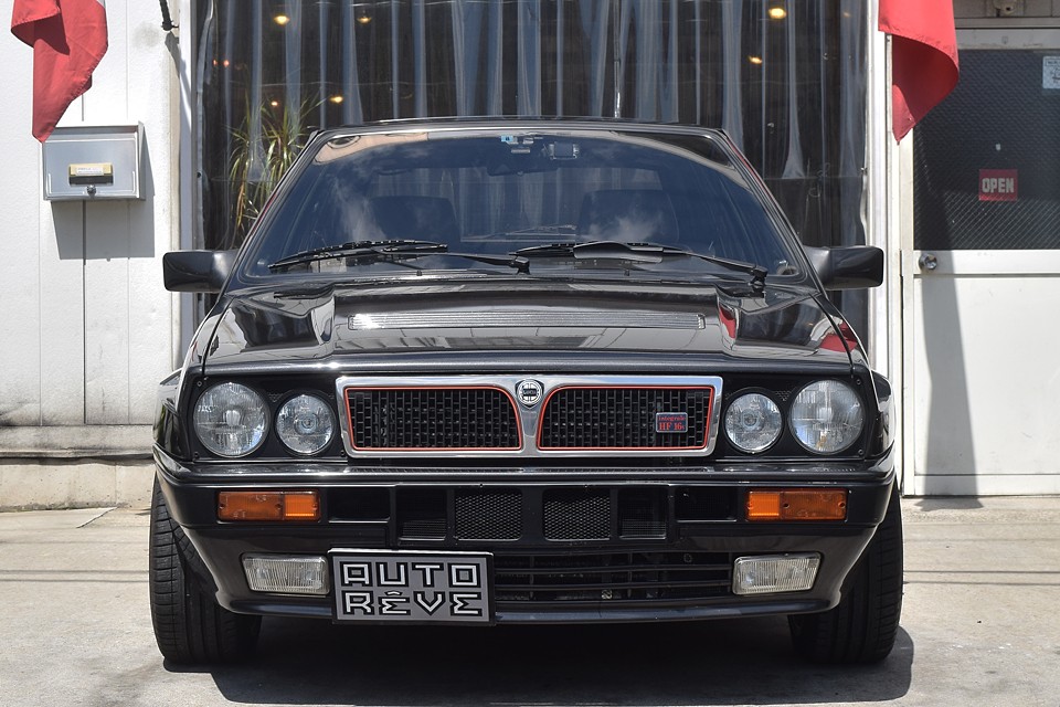 「ん？なんかカッチリしてるなぁ」と気づいた貴方はエライ！
塗装が良いのはもちろん、ライト、レンズ類はすべて良品に交換済み！さらに・・・。