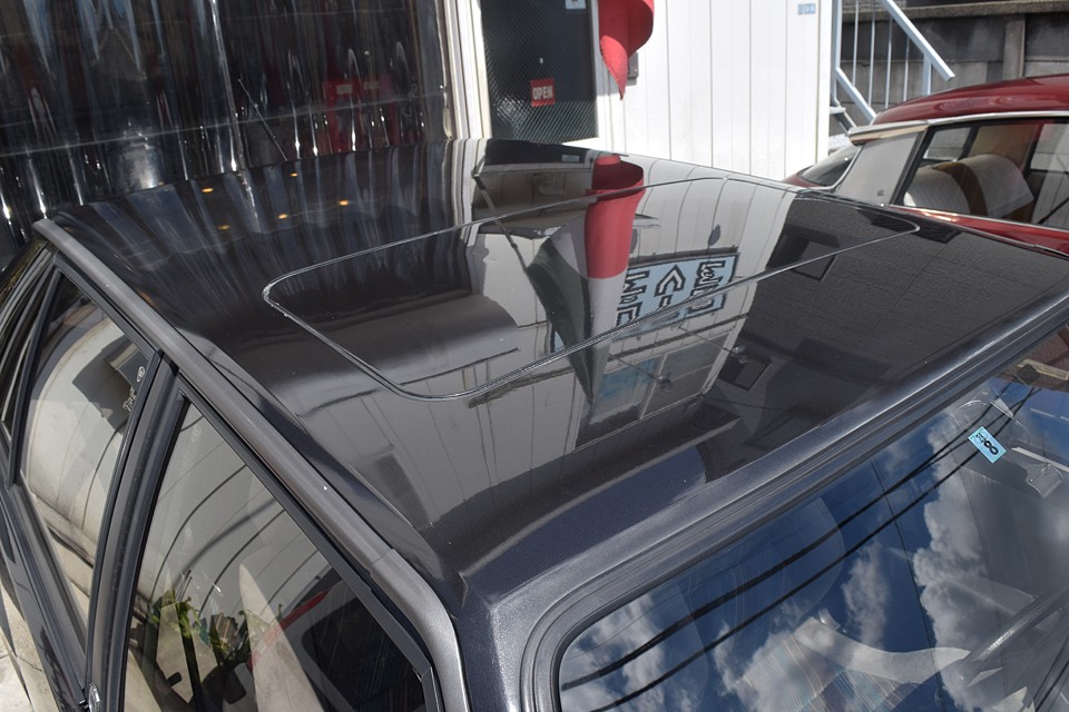 外装で唯一、ルーフの塗装が他に比べるとツヤの無い状態でしょうか。