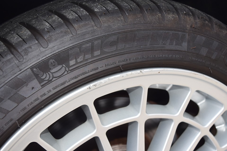 そうは言ってもキズはあるわけで・・・。一番目立つガリキズがコレ。