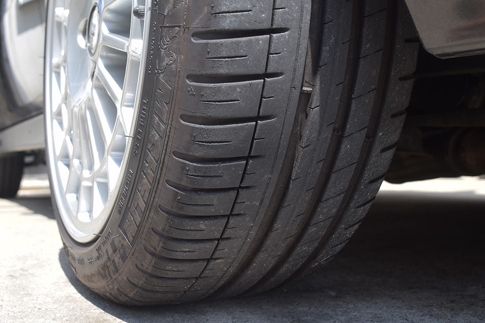 タイヤは8分山というところでしょうか。当分交換の必要はなさそうです。