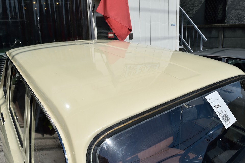 WAX掛けすると、これくらいのツヤにはなりますが・・・。