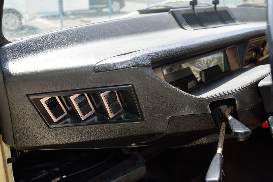 なぜ男は、こういう造形のスイッチに興奮してしまうのでしょうか・・・あぁ～パチパチした～い！（笑）